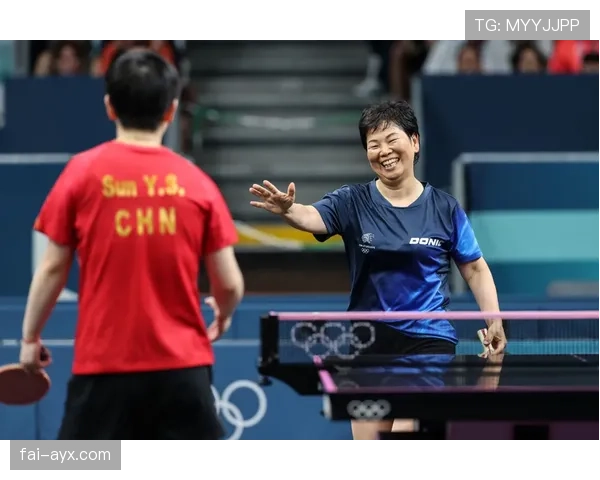 吴向东赛场像开挂，走出球馆拎着个名牌袋把门口阿姨都拉去八卦