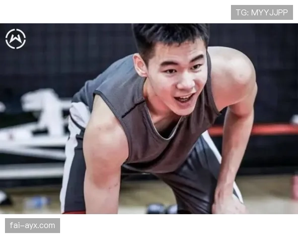 郭昊文赛场上拼到脸都歪了，私下居然抢着买顶级跑车？